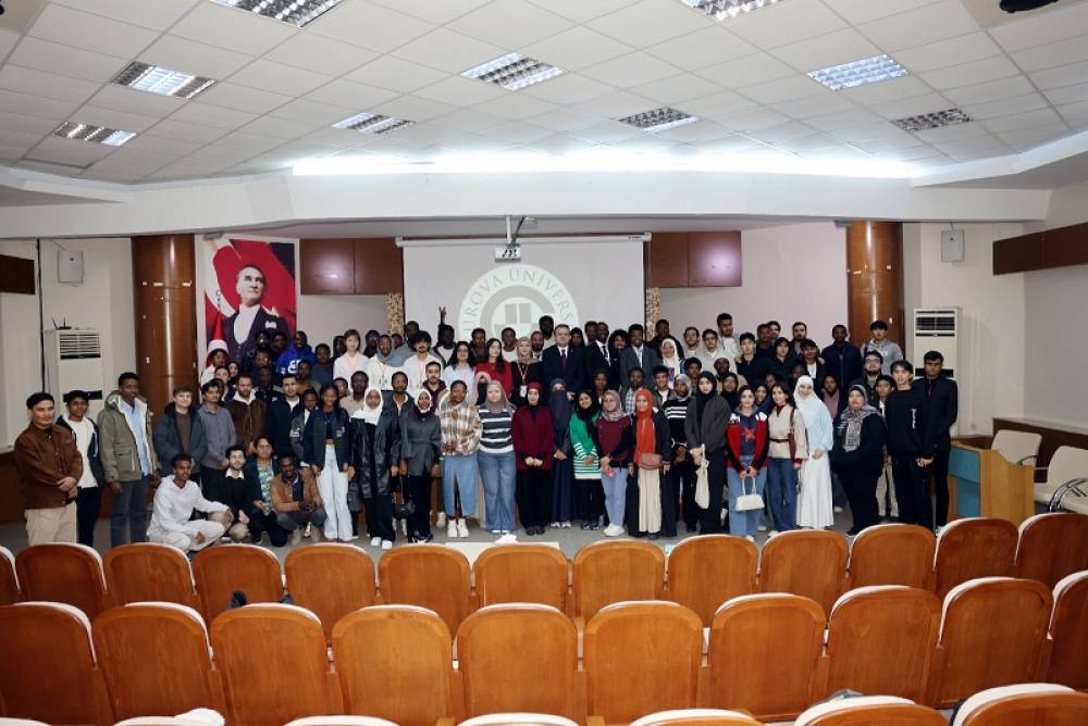  Rektör Prof. Dr. Hamit Emrah Beriş Uluslararası Öğrencilerle Bir Araya Geldi 